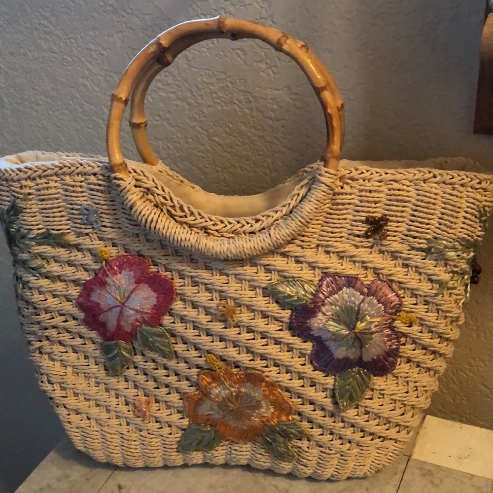 Beautiful Flower Cappelli Purse .